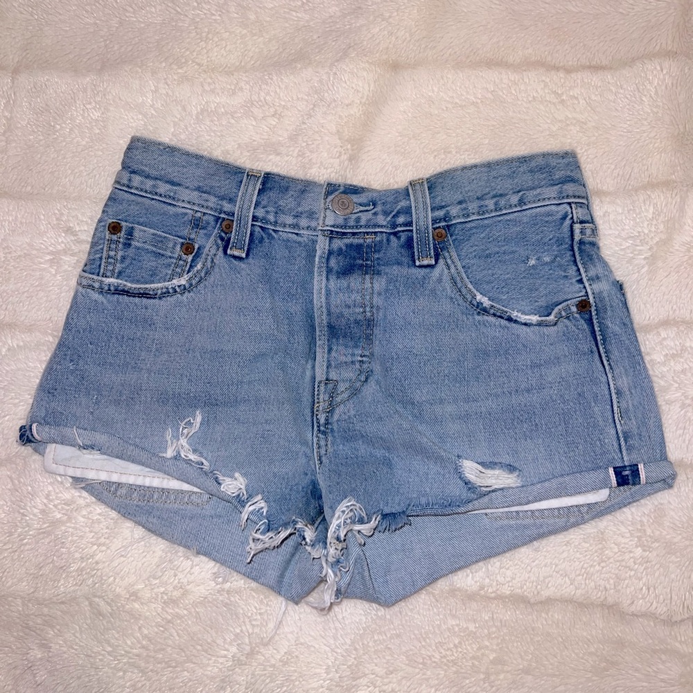 Levi’s shorts.